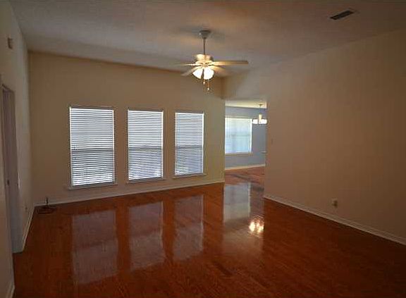 2nd image of 2611 Rosebud Dr E