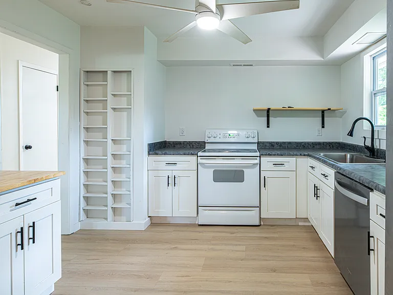 307 McMaster Pl — Photo 8