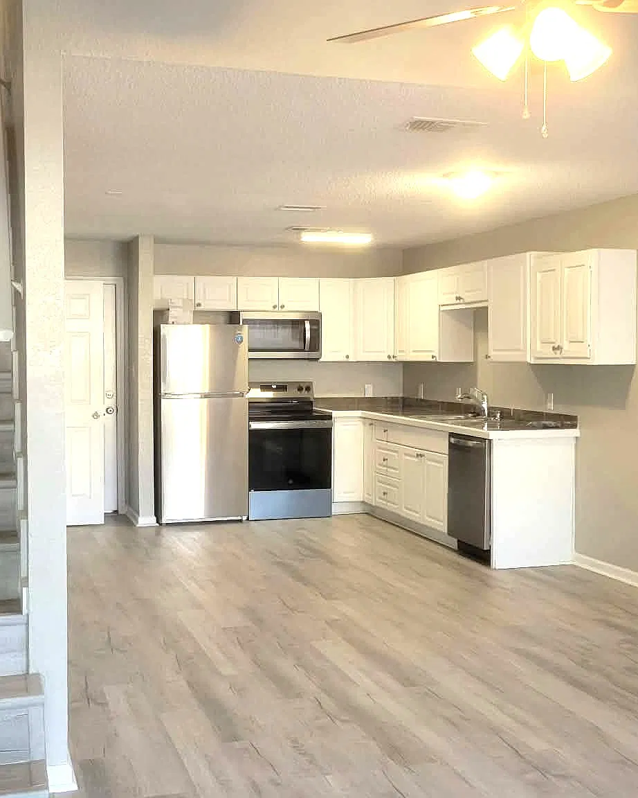 2 bed, 2.5 bath, 1120 sqft, $1,550 — Photo 3