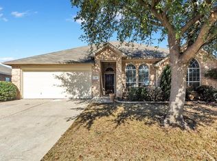14 Spring Garden Dr, Edgecliff Village, TX 76134