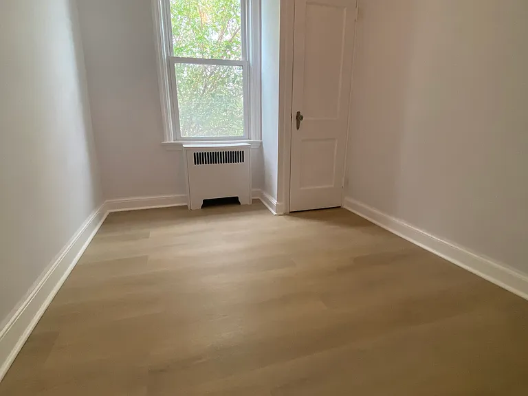 2939 Tyson Ave — Photo 9