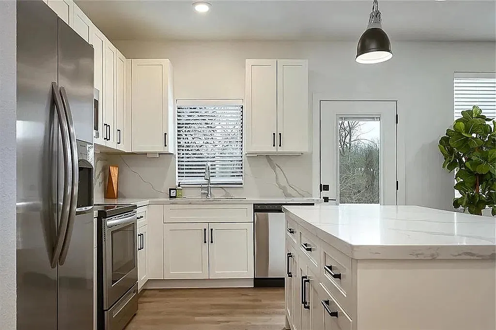 3 bed, 2.5 bath, 1463 sqft, $2,075 — Photo 3