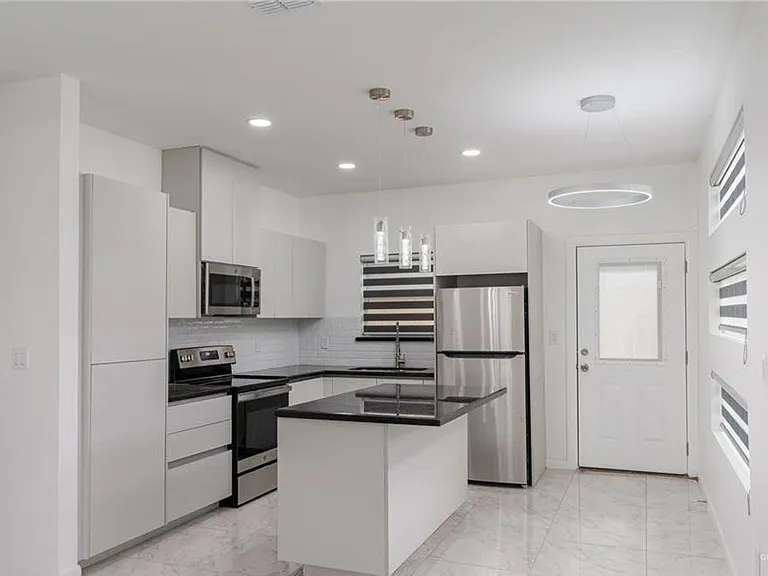 1604 Angelina Dr #4 — Photo 3