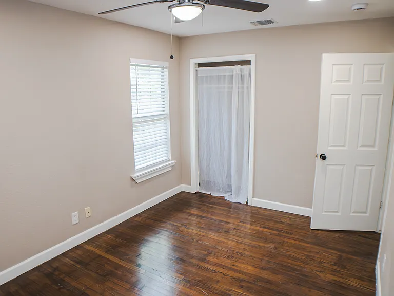 415 Riddle St — Photo 6