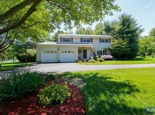611 Osio Ln, Franklin Lakes, NJ 07417