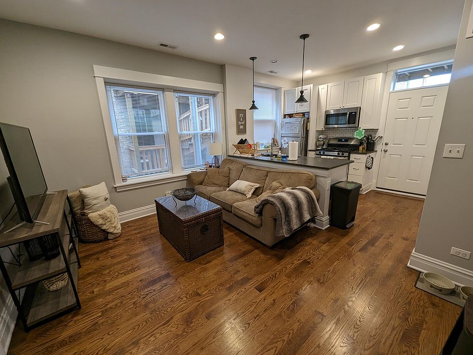 1st image of 2614 W Leland Ave #1