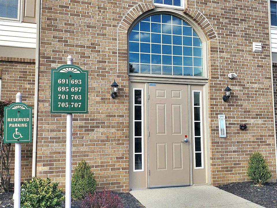1st image of 697 Hidden Springs Dr