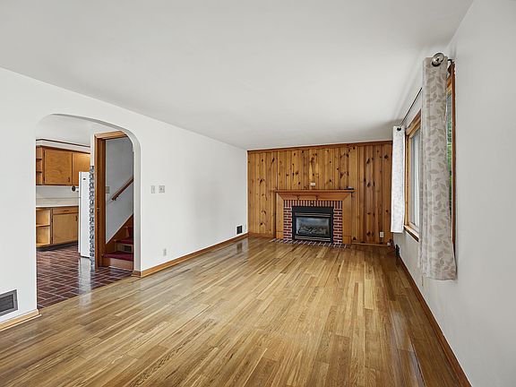 4th image of 2511 8th St