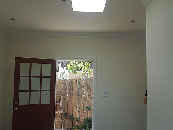 5th image of 446 Oriente St