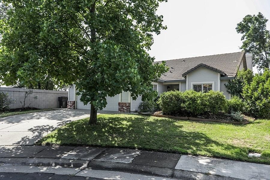 1st image of 104 Chapelle Ct