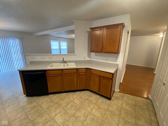 5th image of 1305 Central Park Dr