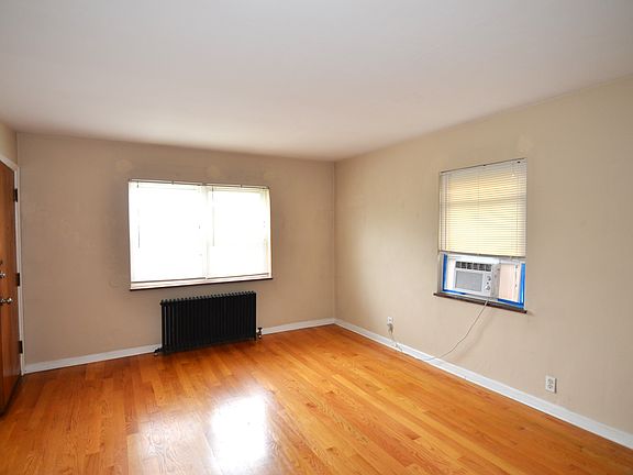 3rd image of 2621 Park Ave