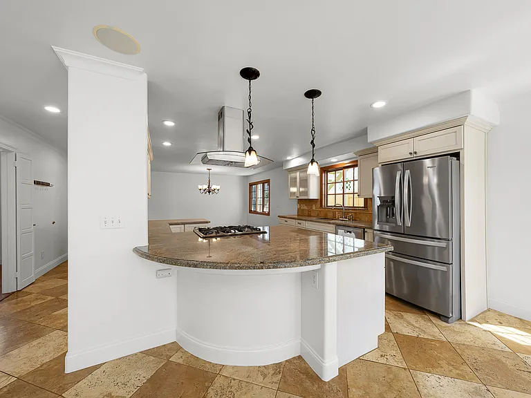 5830 Mott St — Photo 11