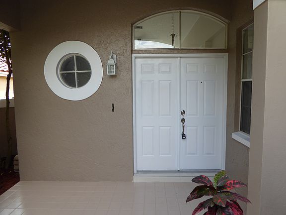 4th image of 1020 Fairfax Cir W