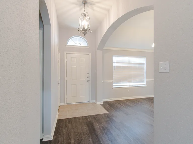 1140 Victory Bells Dr — Photo 3