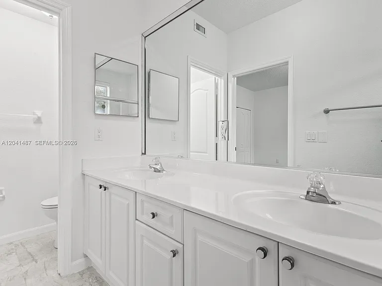 10966 NW 43rd Ter #10966 — Photo 31