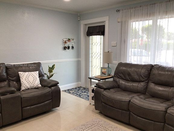 3rd image of 1318 SW 49th Ter