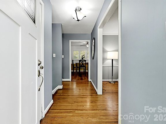 2nd image of 2308 Knickerbocker Dr