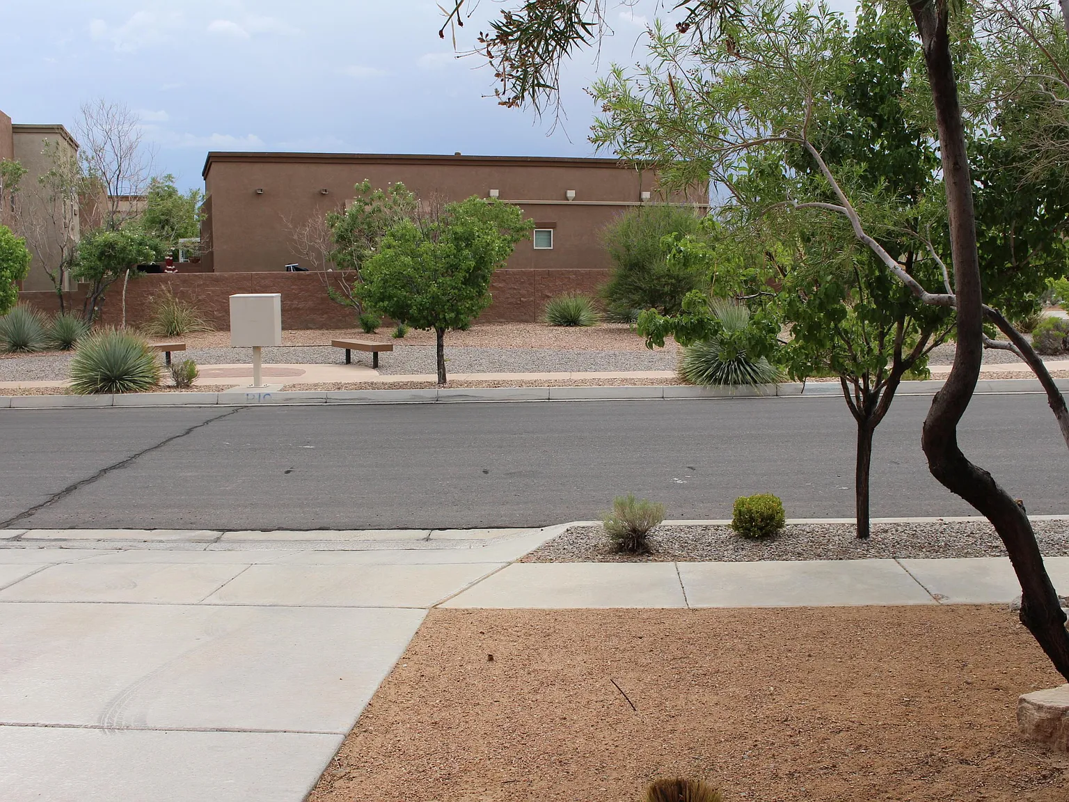 3 bed, 2.5 bath, 2572 sqft, $2,300 — Photo 4