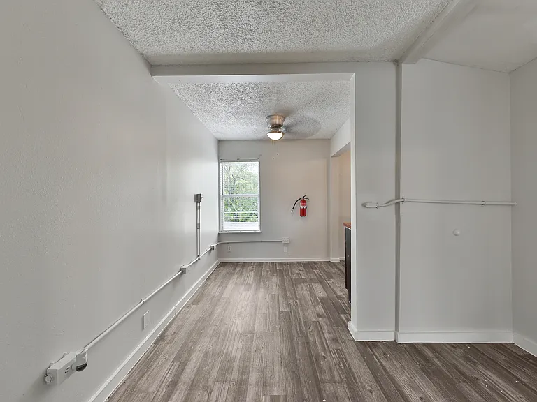 827 W Rosewood Ave #5 — Photo 5