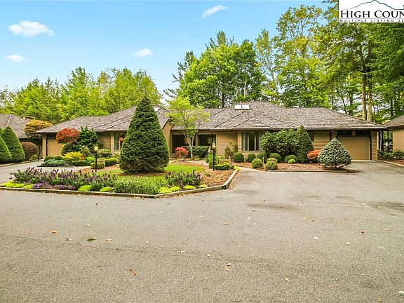 2nd image of 870 Clubhouse Drive #C-1
