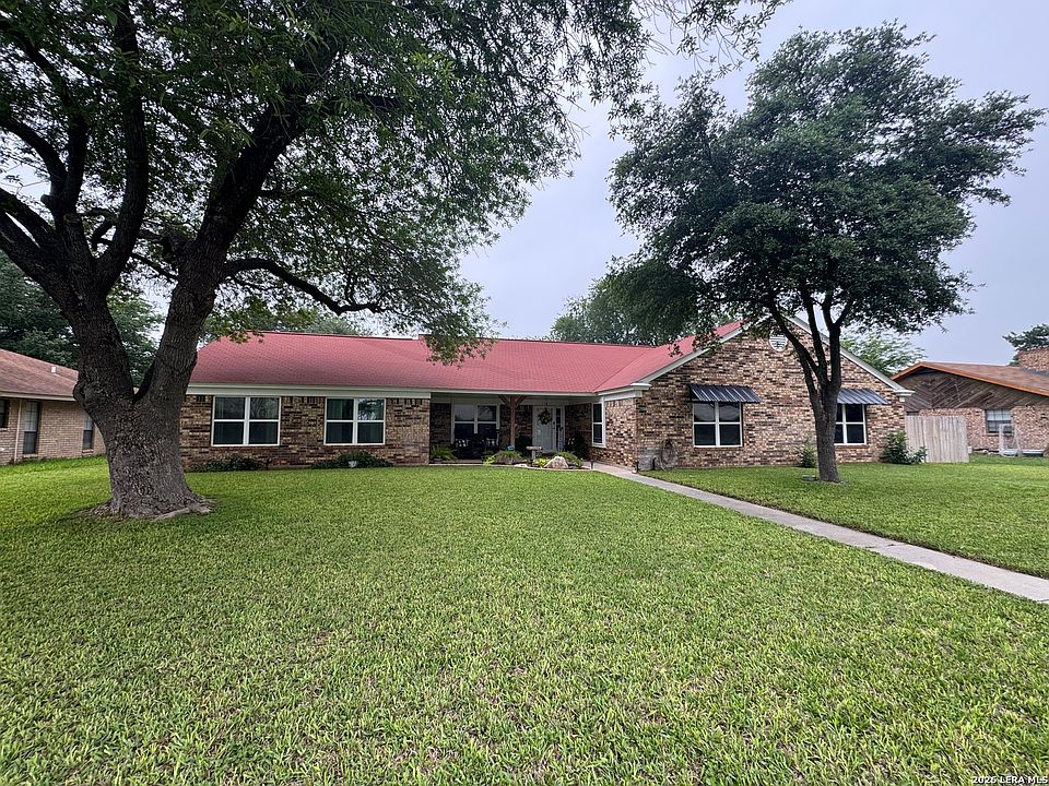 1st image of 116 S BLUEBONNET DR