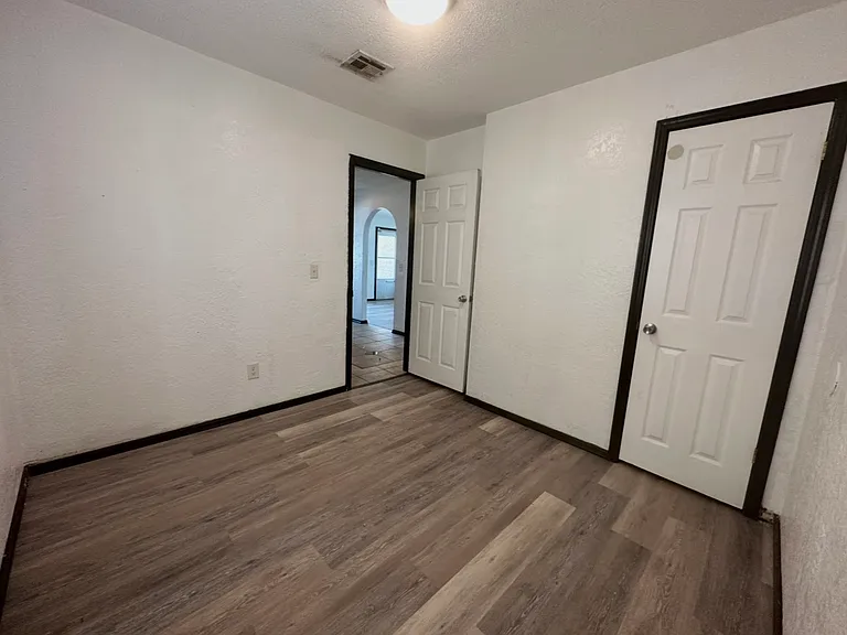 1017 NW 21st St — Photo 7