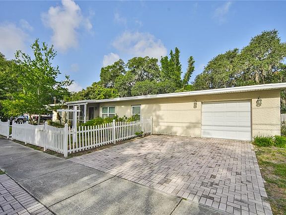 3rd image of 375 10th Ave N
