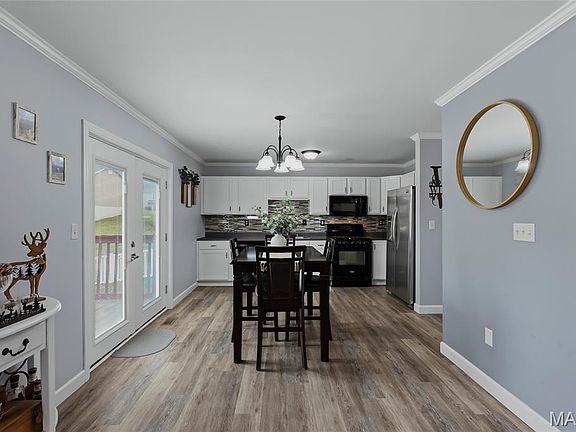 4th image of 381 Cuivre Valley Dr