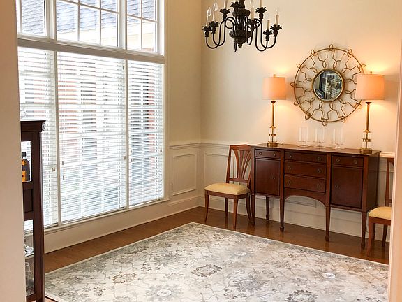 Dining Room, 15ft Ceiling