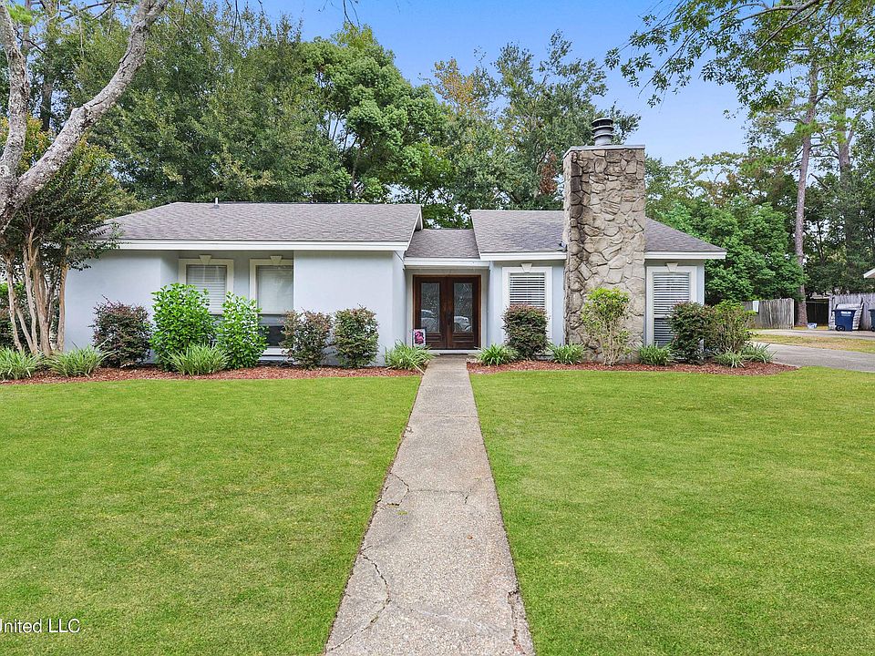 1st image of 19 Oaklawn Dr