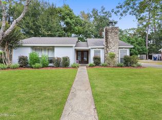 19 Oaklawn Dr, Ocean Springs, MS 39564