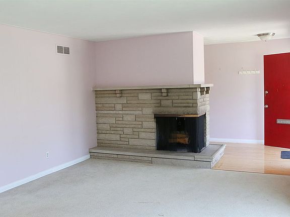 3rd image of 2612 W Newman Pkwy