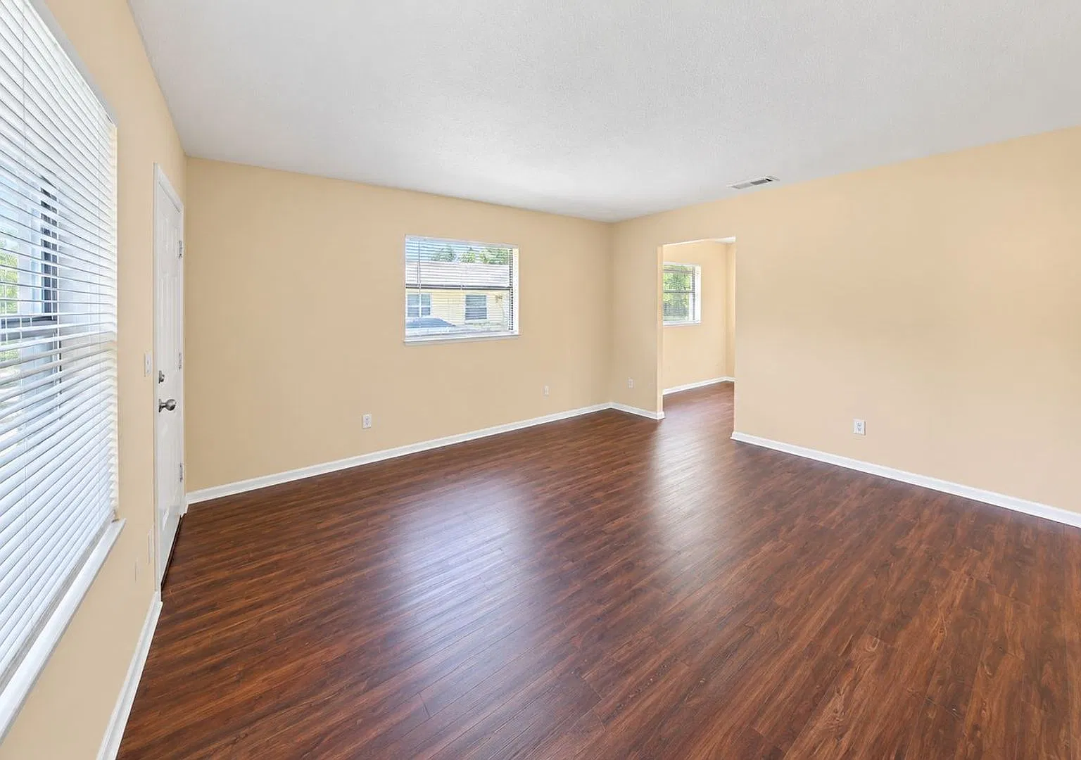 E Seneca Ave 1017 - TA10 — Photo 3