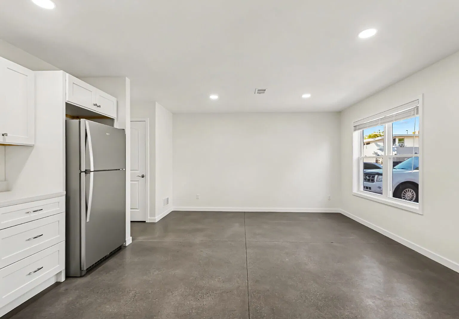 3 bed, 2.5 bath, 1900 sqft, $2,500 — Photo 3