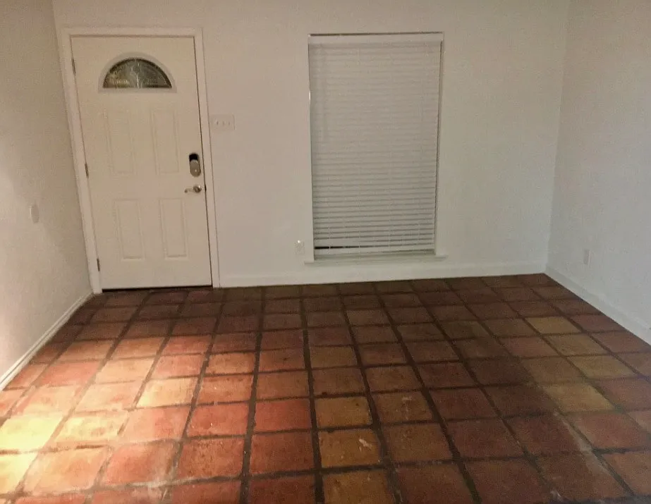 3 bed, 1267 sqft, $2,194 — Photo 2