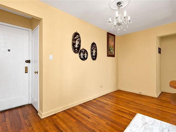 3rd image of 711 Montauk Ct APT 6D