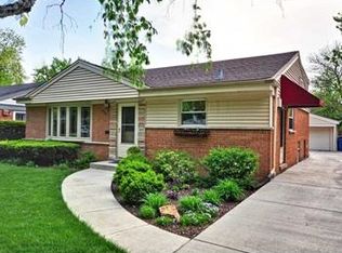 822 S Hawthorne Ave, Elmhurst, IL 60126