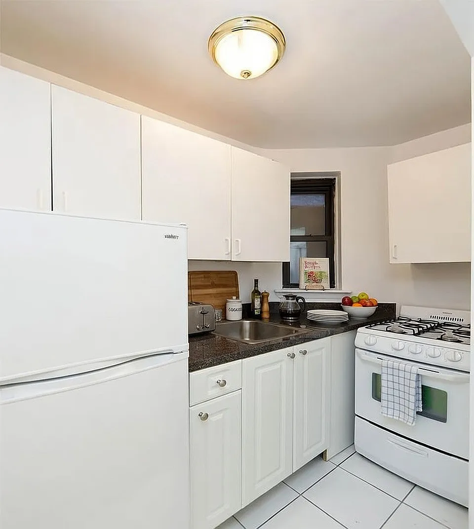 Building Photo - 342 E 55th St #6B