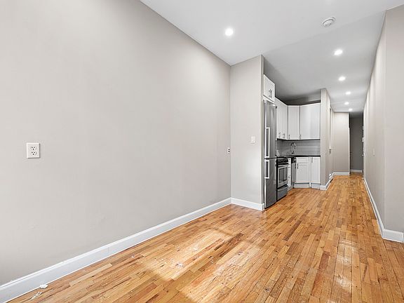 3rd image of 302 W 112th St APT 1A