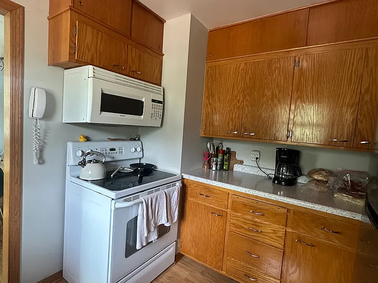 805 Michaelson St N #B — Photo 7