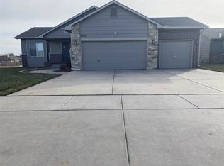 10915 W Hollywood St, Wichita, KS 67215