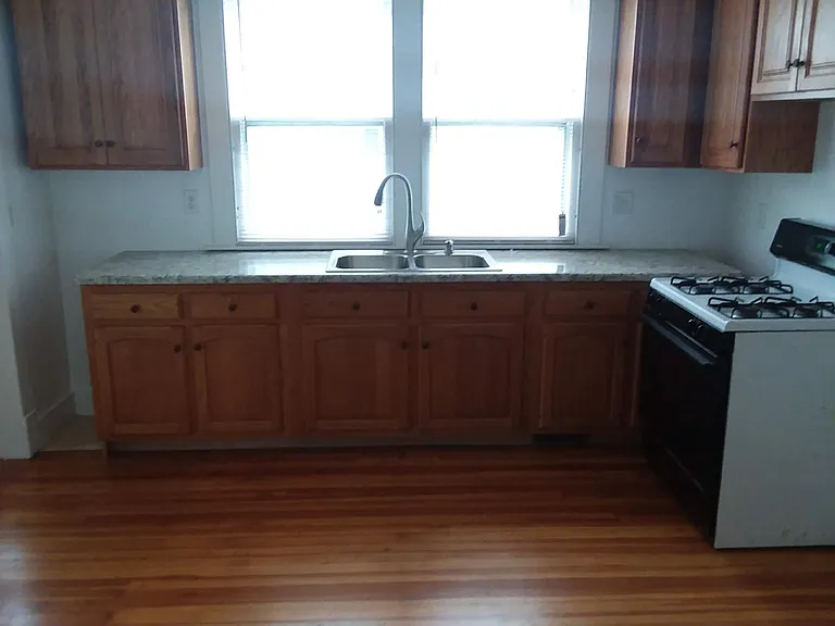 196 Willard St #1 — Photo 2