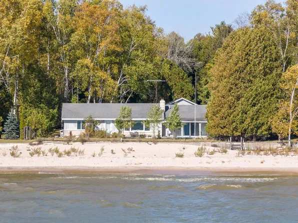 1716 Helmholz Rd, Sturgeon Bay, WI 54235