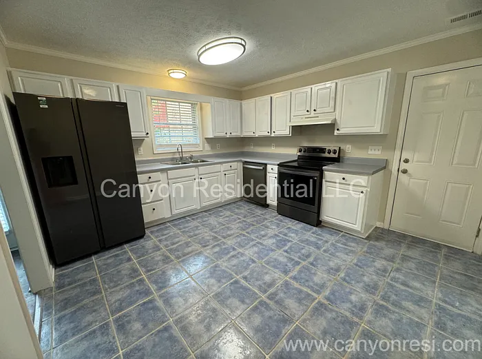 229 Lakeside Rd — Photo 4