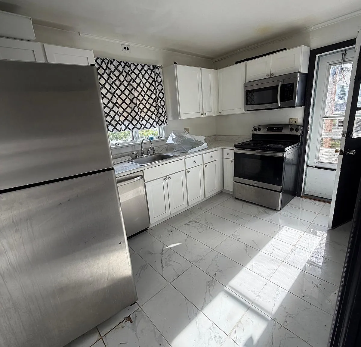 2 bed, 1150 sqft, $1,600 — Photo 3