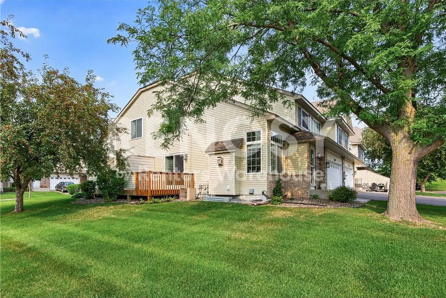 Available Now 4 Bedroom 1.5 Bath End Unit Townhouse in Savage — Photo 2