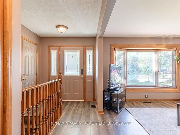 4th image of 27 Andrea Dr