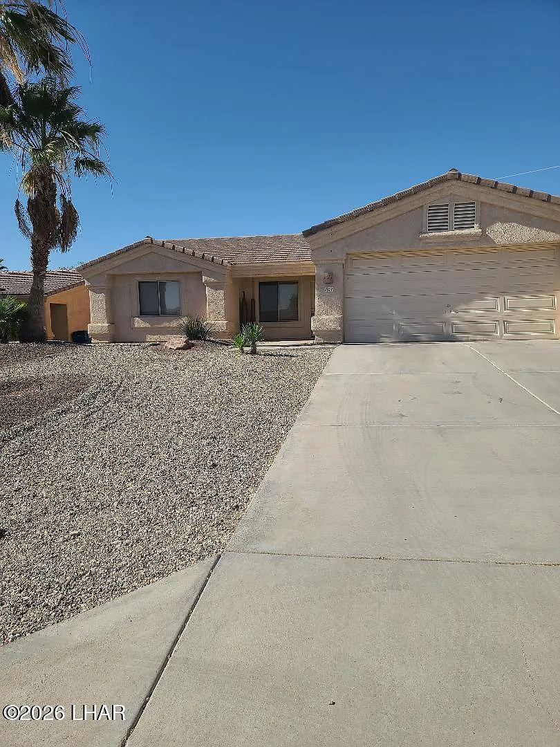 3 bed, 2.0 bath, 1292 sqft, $2,200 — Photo 2
