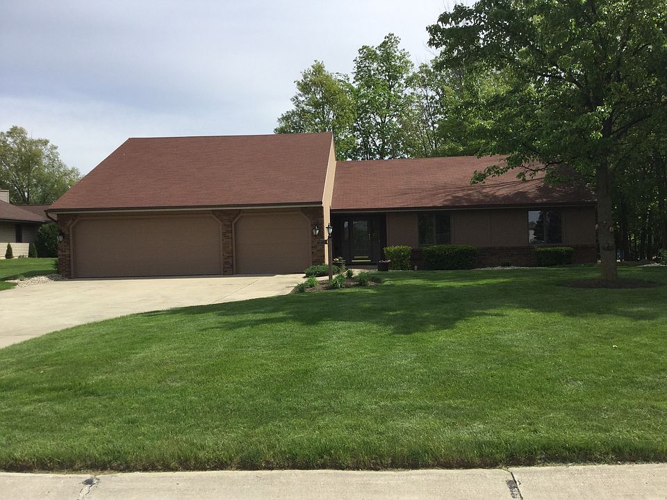 Ranch w/ 3 car garage